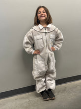 Load image into Gallery viewer, Youth Ventilated Bee Suit with Fencing Veil