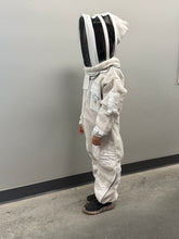 Load image into Gallery viewer, Youth Ventilated Bee Suit with Fencing Veil
