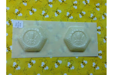 Load image into Gallery viewer, Queen Bee 2oz Mold
